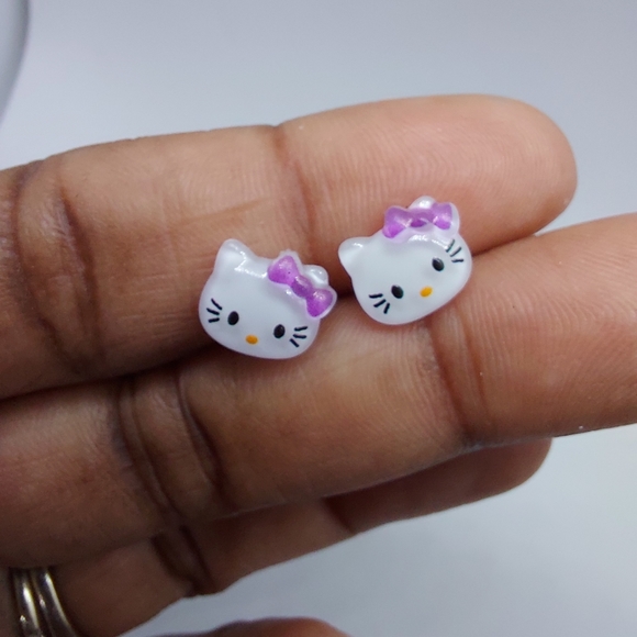 Cute Hello Kitty Stud Earrings - Picture 7 of 14